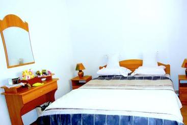 پانسیون Guesthouse Relax And Fly Sarajevo
