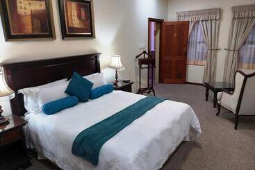 ペンション 26 On Chamberlain Guest House