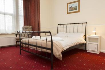 پانسیون Southend Guest House Close To Beach, Train Station & Southend Airport