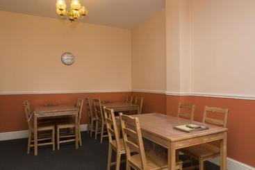 پانسیون Southend Guest House   Close To Beach, Train Station & Southend Airport