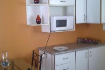 پانسیون Phomolo Guest House