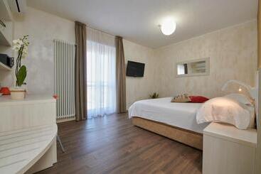بنسيون Foresteria La Torretta
