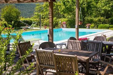 هتل Agriturismo B&b Bio La Tana Del Lele