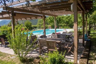 هتل Agriturismo B&b Bio La Tana Del Lele