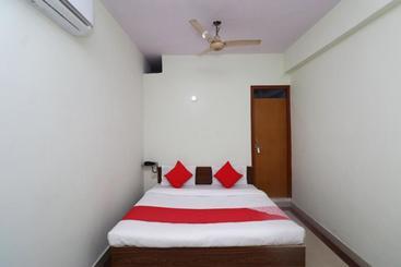 Oyo 30907 Hotel Dwaper Grand