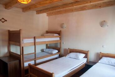 پانسیون Aste Guesthouse
