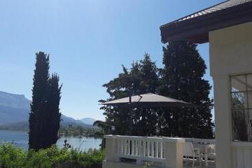 تختخواب و صبحانه Villa Steriane