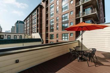 هتل The Guild Uptown | Mckinney Ave