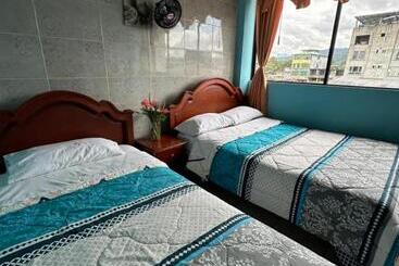 هتل Kanoas Hostal