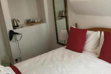 پانسیون Fernville Guest House