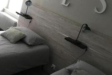 בית מלון כפרי Café Tivoli