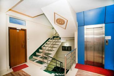 Oyo 314 Hotel Holy Palace