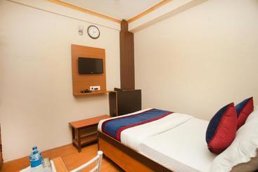 Oyo 314 Hotel Holy Palace