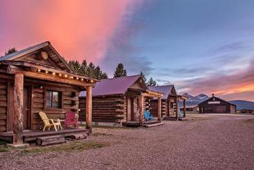 فندق Triangle C Cabins