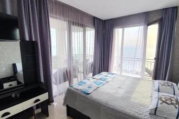 پانسیون White House Chakvi 150 M To The Beach
