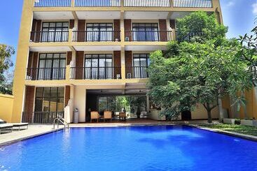 فندق Lily S Resort