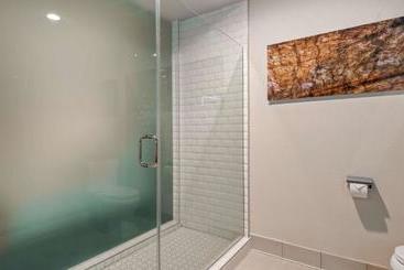 هتل Best Western Premier Noho Inn