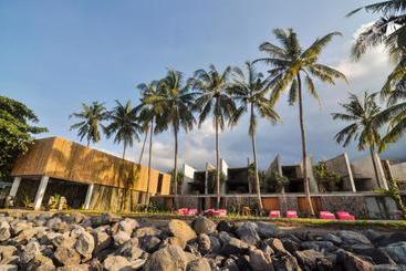 استراحتگاه The Tiing Tejakula Villas
