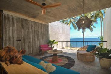 استراحتگاه The Tiing Tejakula Villas