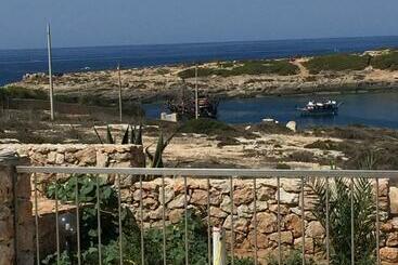 Residence Punta Sottile Lampedusa 150 Mt Dalla Spiaggia Cala Francese