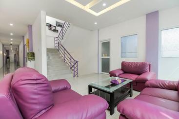 هتل Reddoorz Plus Near Stasiun Bekasi