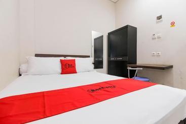 پانسیون Reddoorz Near Samarinda Central Plaza