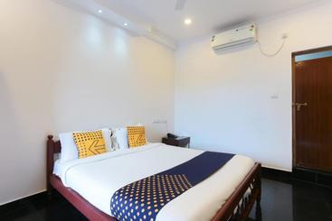 هتل Spot On 23106 Vattekad Tourist Home