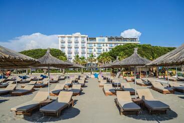 בית מלון כפרי Vm Resort & Spa