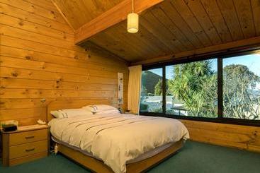 تختخواب و صبحانه Mulberry House