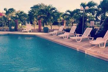 هتل Hector Suites & Beach