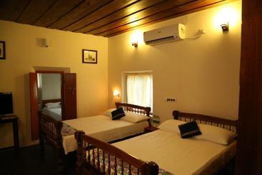 پانسیون Verdant Heritage Bungalow