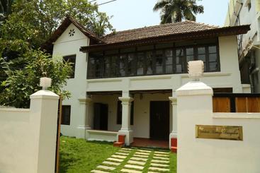 پانسیون Verdant Heritage Bungalow