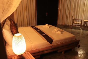 Hanchey Bamboo Resort