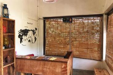 هاستل The Bunkers Ashram