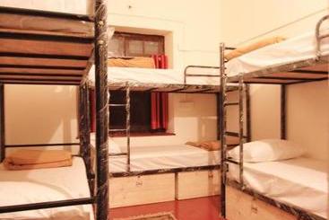 هاستل The Bunkers Ashram