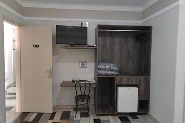 בית מלון כפרי Lodi Express