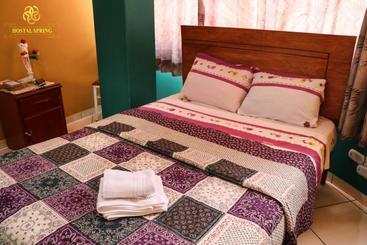 پانسیون Hostal Spring Ii