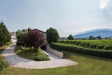 تختخواب و صبحانه Villa Morona De Gastaldis