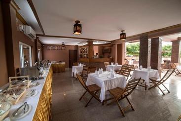 هتل Royal Aykare Lodge