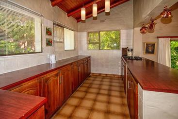 تختخواب و صبحانه Sea Whisper Guest House And Self Catering
