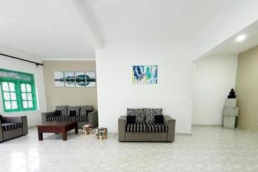 تختخواب و صبحانه Riverview Lodge