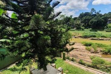 تختخواب و صبحانه Riverview Lodge