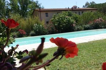 هتل Agriturismo Lupo Vecchio