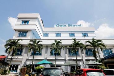 Hotel Reddoorz Plus @ Jalan Dr Sutomo Pekanbaru