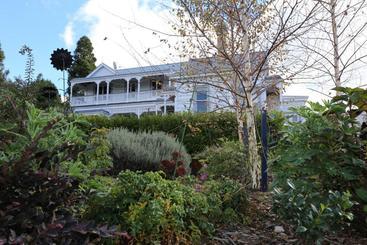 تختخواب و صبحانه Maungakawa Villa