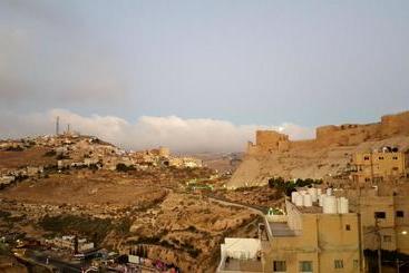 پانسیون Karak House