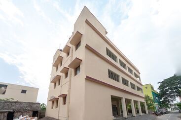 Hotel Oyo 2391 Greentree Serviced Apartment