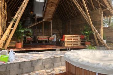 هاستل Samay Glamping Airport
