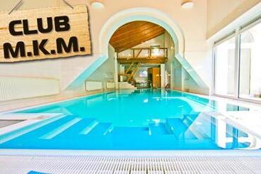 膳宿费 Club M.k.m. Modra