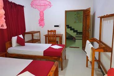 پانسیون Hilton Cottage